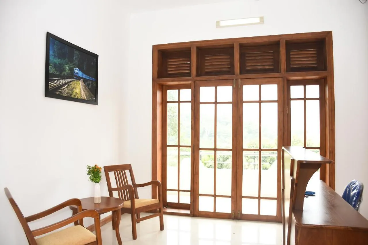 Kandyan Hills By Unique Hotels 3*, קנדי